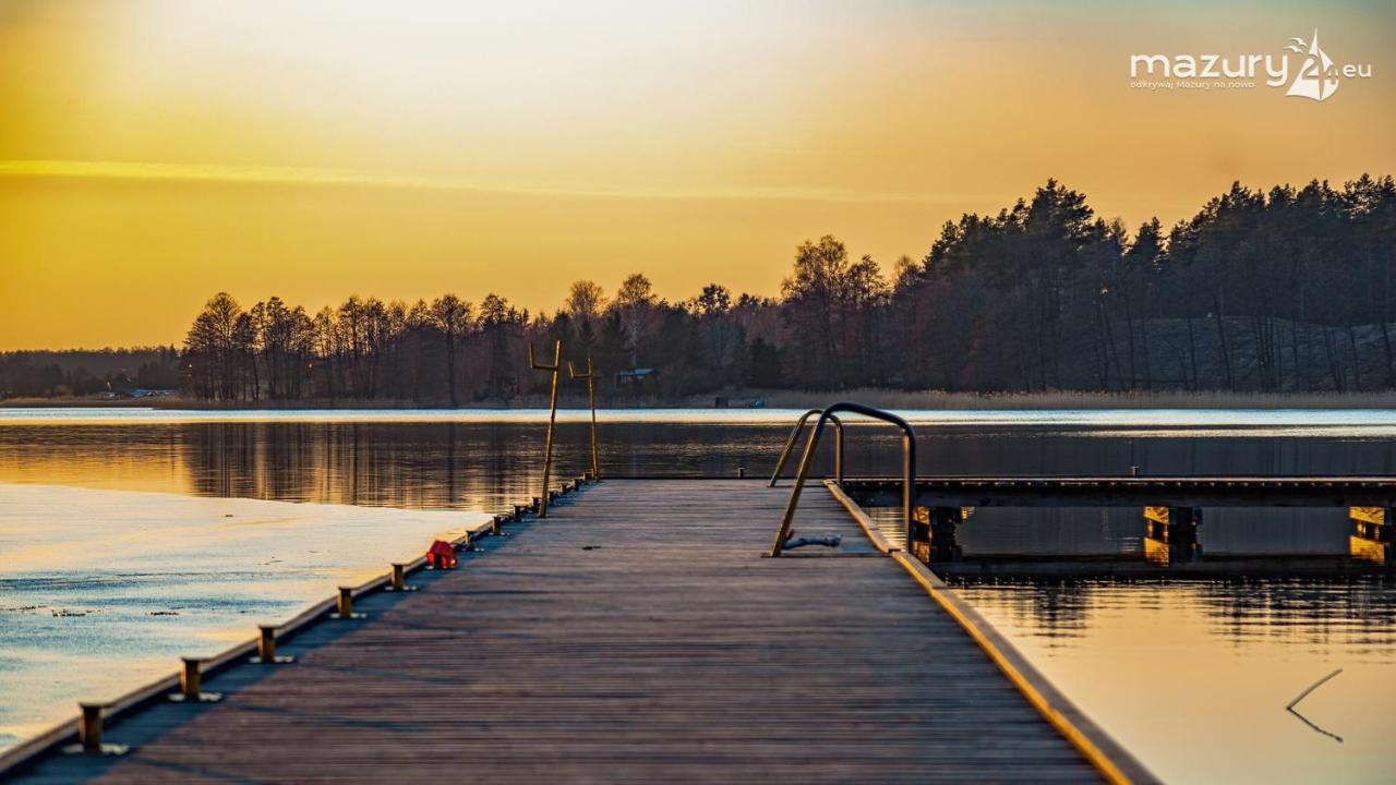 Dom Nad Jeziorem Tajty Giżycko Exteriér fotografie
